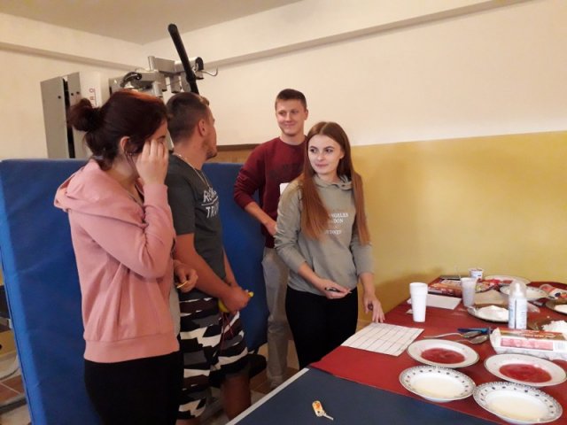 Jak oswoić ,, koty’’ z Internatu, czyli Otrzęsiny nowych mieszkańców.
